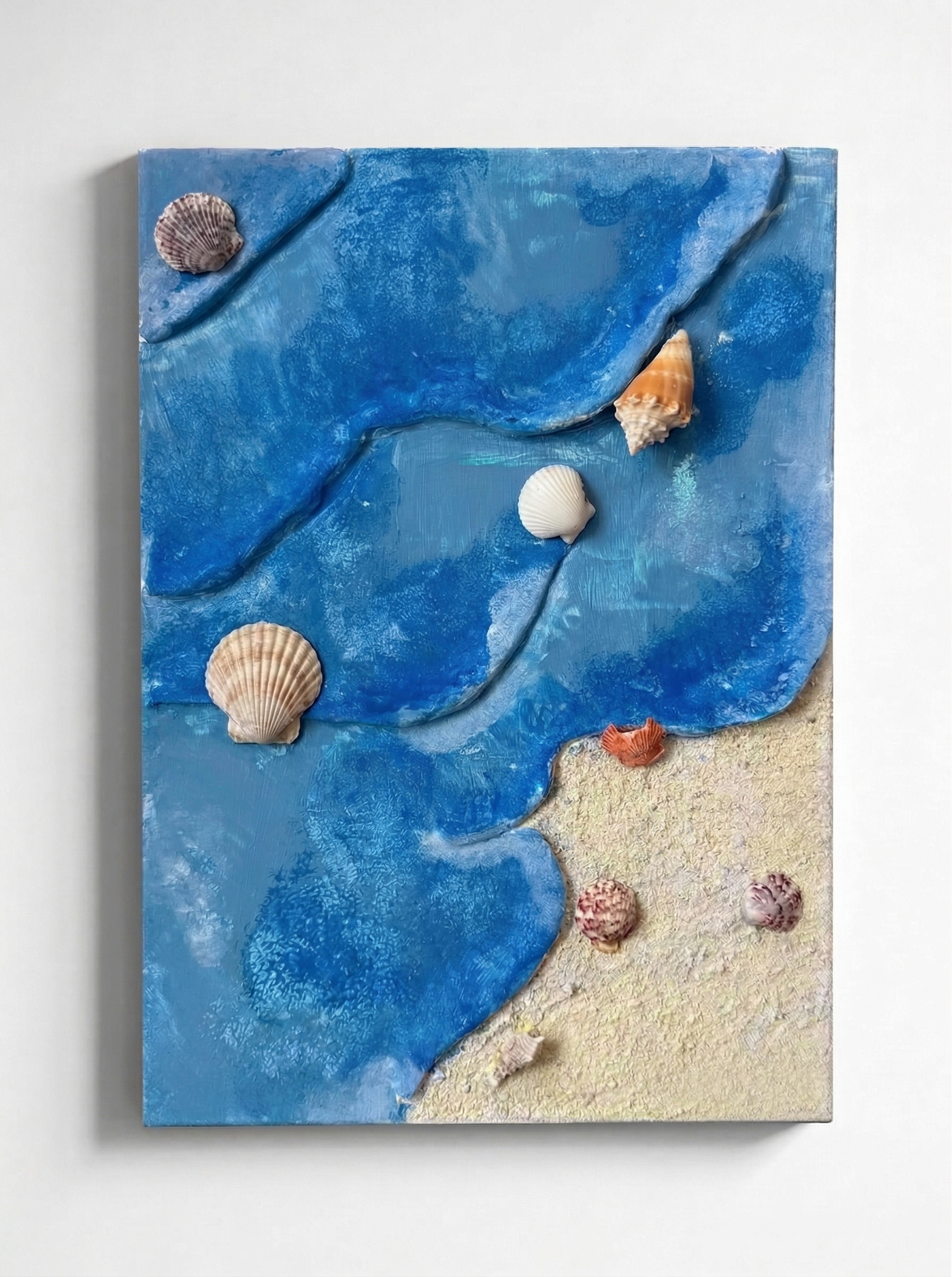 Strand mit Muscheln — 3D-Collage mit echten Muscheln von Leyla Busch